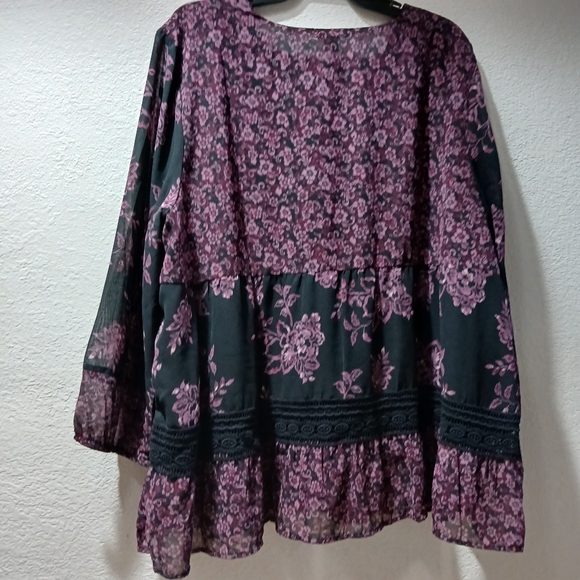 Floral V-Neck Women's Top - Black and Purple - Picture 4 of 5